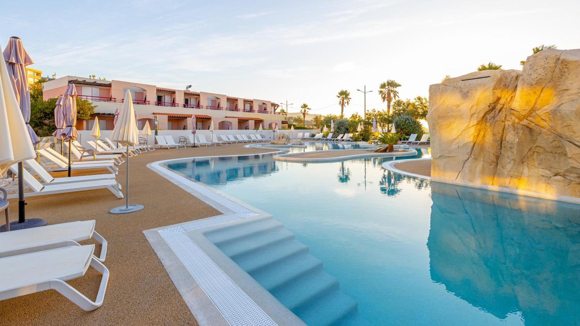 Kaliope Hotel & Residence By Oustal Del Mar Le Lavandou Bagian luar foto