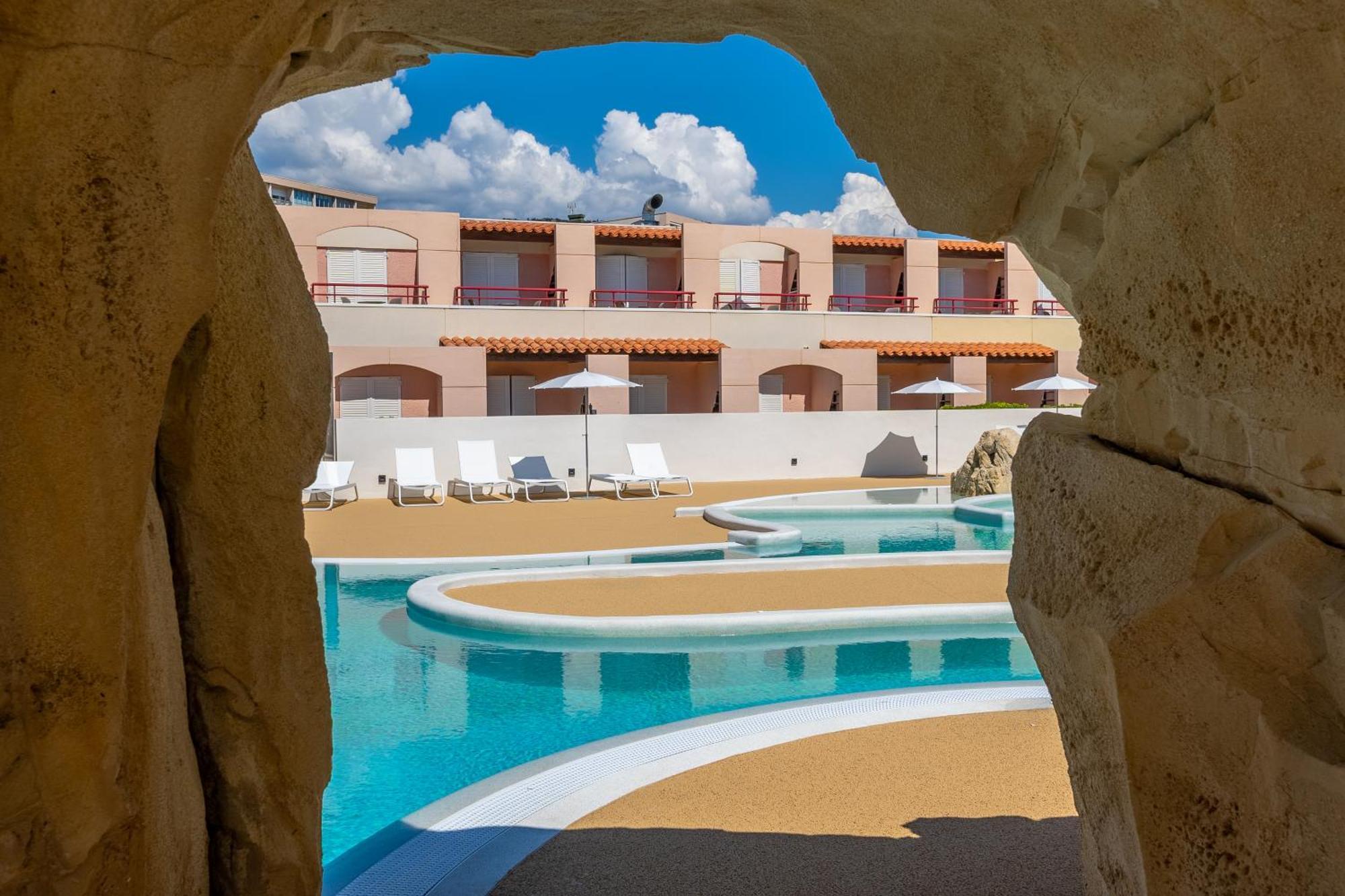 Kaliope Hotel & Residence By Oustal Del Mar Le Lavandou Bagian luar foto